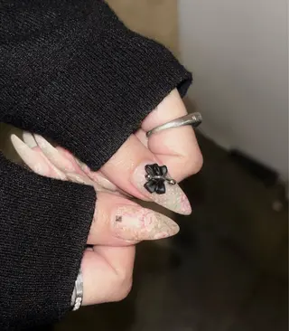 ネイル EmaNail+KIHAKUYA 肥後橋店所属・Emanail肥後橋 Hanaのネイルデザイン