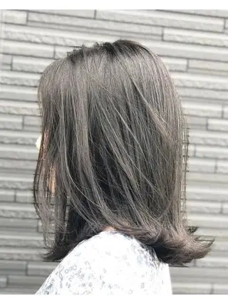 セミロング カラー レイヤー・カット モデル・透明感カラーのヘアスタイル