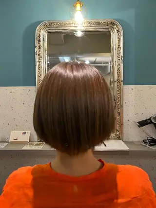 ミディアム 猪野 音羽のヘアスタイル