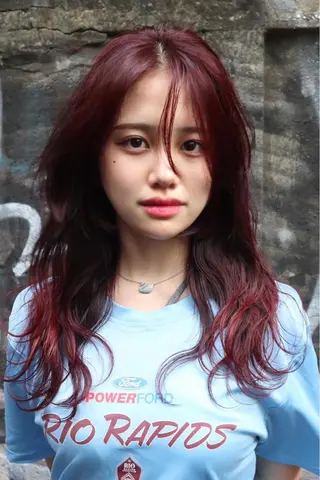 ロング ✴︎TO-MA✴︎ レッドカラー/透明感のヘアスタイル