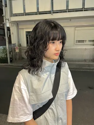 ミディアム パーマ 渡邊 百咲のヘアスタイル