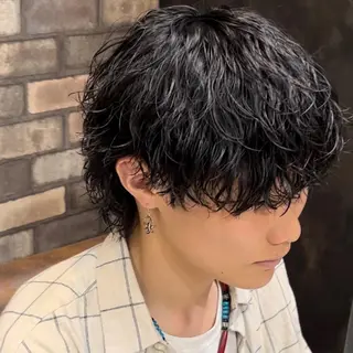 パーマ メンズ アイブロウ 曲がる縮毛矯正 LIBER 　岩名のヘアスタイル