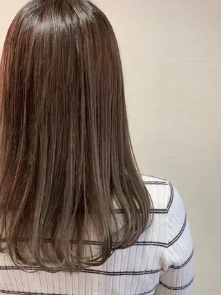 ミディアム カラー 蓮見  友里のヘアスタイル