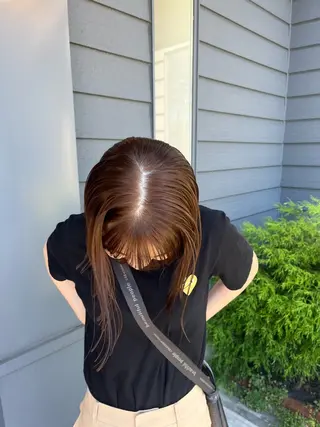 カラー シマダ ユウナのヘアスタイル