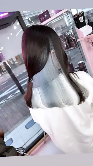 セミロング カラー 2次元カラー/ ブリーチMANATOのヘアスタイル