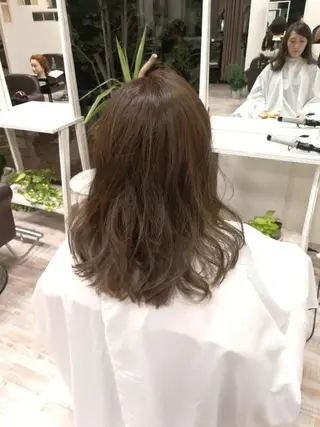 セミロング カラー 酸性ストレート／カラ ー/山下高明のヘアスタイル