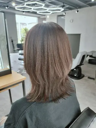 ミディアム カラー S. Hitomiのヘアスタイル