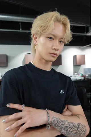 カラー メンズ 岩佐 柚太のヘアスタイル