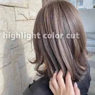 ミディアム カラー F-LILA (リラ)Ainaのヘアスタイル