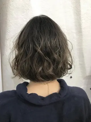 ショート カラー ヘアアレンジ マツエク・マツパ 白髪ぼかしハイライト バレイヤージュヤマトのヘアスタイル