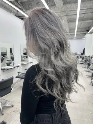 カラー BLEACHi /noeのヘアスタイル