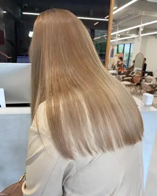 ロング カラー 鶴井 美空のヘアスタイル