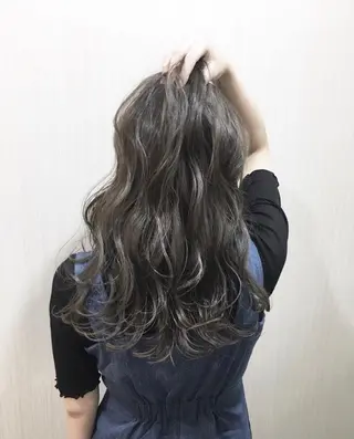 ロング カラー パーマ ヘアアレンジ テディ teddyのヘアスタイル