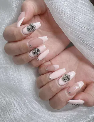 ネイル Lee Nailsのネイルデザイン