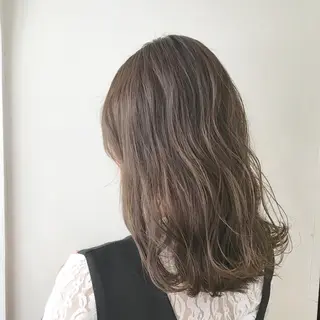 ミディアム カラー レイヤー/顔周り /AKARIのヘアスタイル