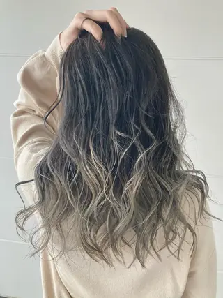 セミロング タカツド ユウキのヘアスタイル
