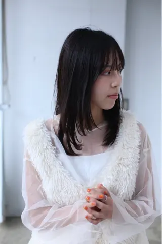 カラー 山崎 彩音のヘアスタイル