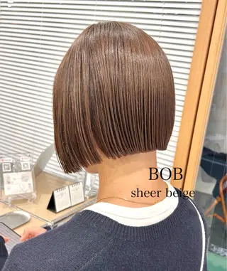 ショート カラー ぱつっとボブ/ 小野あかねのヘアスタイル