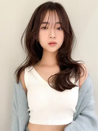 ロング カラー レイヤー/顔周り ブリーチカラーのヘアスタイル