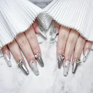 ネイル H3 Nail Tsuki🦋💙のネイルデザイン
