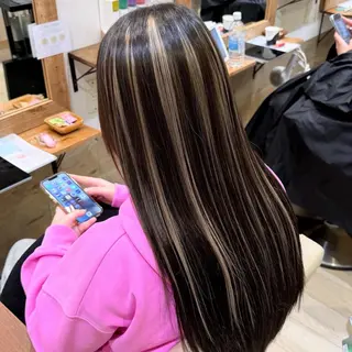 ロング SOU/エクステ /ダブルカラーのヘアスタイル