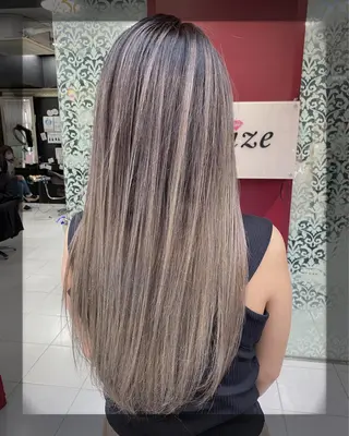 ロング カラー トップスタイリスト 小澤純一のヘアスタイル