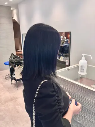 ミディアム カラー サキ🤍ハイトーン 🩰くびれ巻きヘアのヘアスタイル