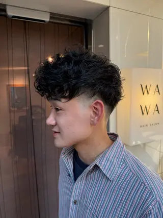 ショート パーマ メンズ 艶カラー、パーマ 祥一朗　WAWAのヘアスタイル