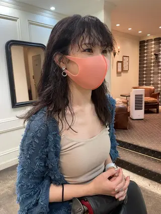 ミディアム パーマ 大人girly🛋️ 🤍yukakoのヘアスタイル