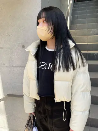 ロング 顔まわりレイヤー デザインカットのヘアスタイル