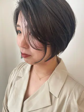 ショート カラー 💓パーマ，💗 レイヤーカットのヘアスタイル