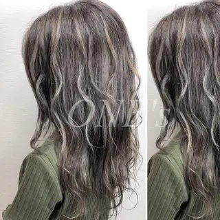 セミロング カラー JuNブリーチに 縮毛矯正するプロのヘアスタイル