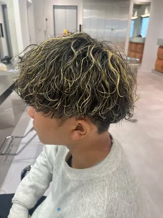 ショート カラー パーマ メンズ ⚡メンズパーマフ ェードカットTomyのヘアスタイル