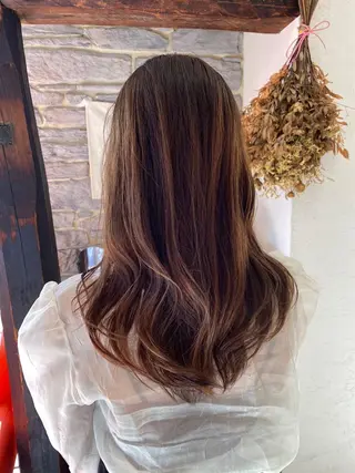 カラー 佐藤 萌世のヘアスタイル