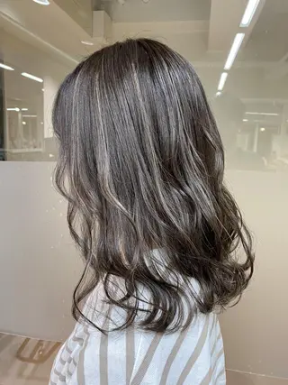 セミロング カラー 【透明感、艶髪】西村 有司のヘアスタイル