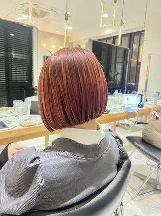 ショート カラー ミオ💎ショート 透ける暗髪のヘアスタイル
