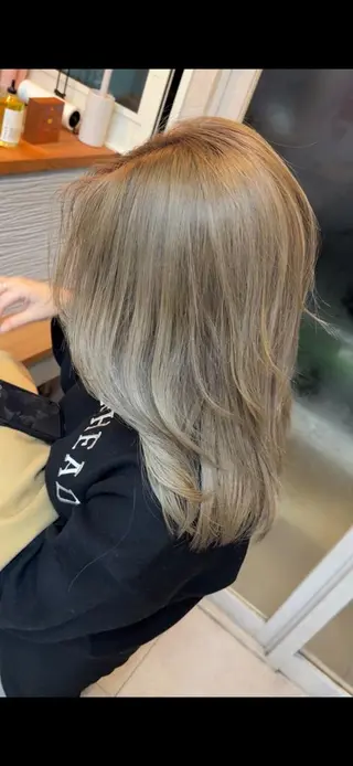 ロング カラー ❣️ハイトーン❣️ BLUE&Co.のヘアスタイル