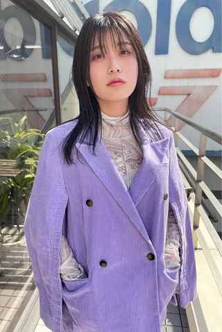 セミロング オカモト ミユウのヘアスタイル