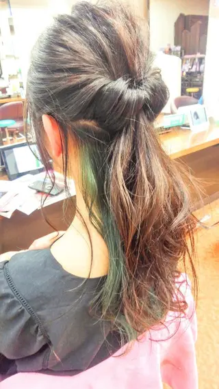 カラー セミロング ライブトレア YOSHIKIのヘアスタイル