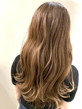 ロング カラー ハイライトが 得意なニキです😊のヘアスタイル