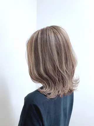 ミディアム AI 高田馬場店のヘアスタイル