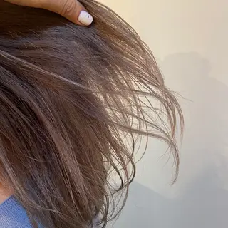 カラー OKA AKIHOのヘアスタイル