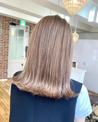 セミロング 岩尾 凪のヘアスタイル
