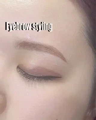 アイブロウ マキノ キョウカのヘアスタイル