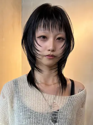 セミロング カラー イツク ⚡️ ルーツ/ハイトーンのヘアスタイル