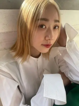 ミディアム カラー 💓パーマ，💗 レイヤーカットのヘアスタイル