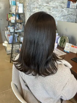 ミディアム カラー 丸山 莉世のヘアスタイル