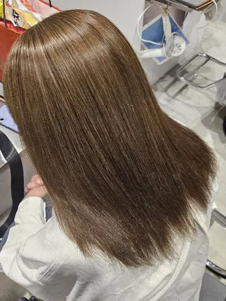 カラー 宮本 愛梨のヘアスタイル