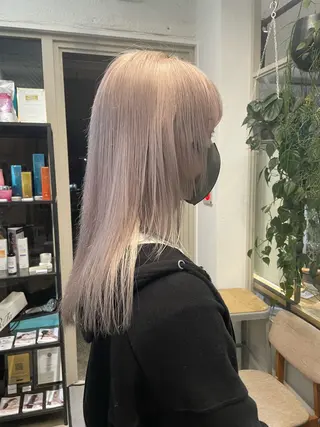 ロング カラー ミルクティー× グレージュMOMOのヘアスタイル