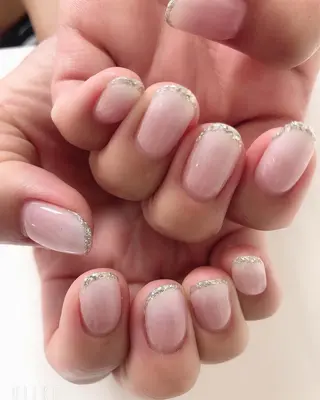 ネイル R ...Rの眉毛・アイブロウイメージ
